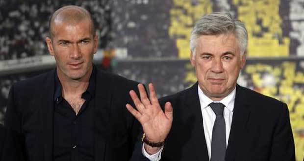 Football : Zidane sur le banc du Real, à la droite d'Ancelotti