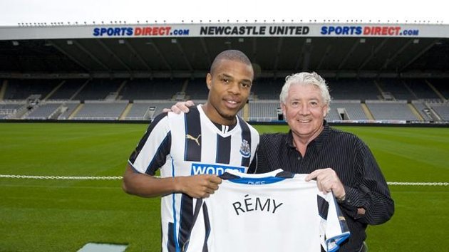 Football - Transfers : Newcastle sauve Rémy