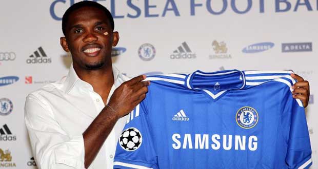 Football : Samuel Eto'o signe à Chelsea pour un an