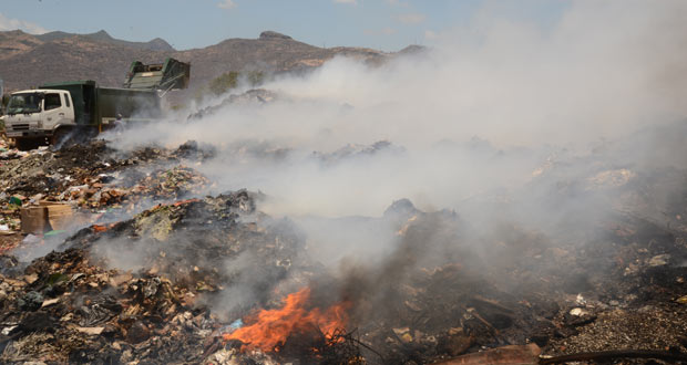 L’ancien dépotoir de Roche-Bois en proie aux flammes