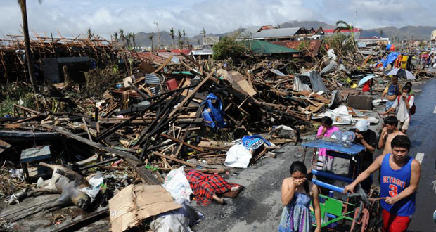 Le bilan du typhon aux Philippines s'alourdit à 4.460 morts