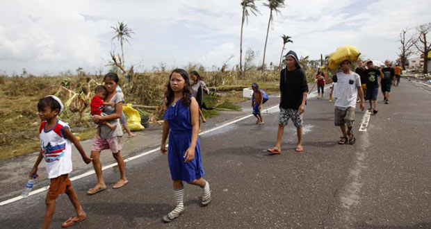 Philippines : Les rescapés du typhon Haiyan commencent à reconstruire