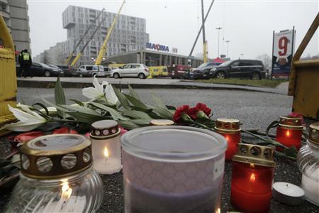 Le toit d'un supermarché s'effondre en Lettonie, 38 morts