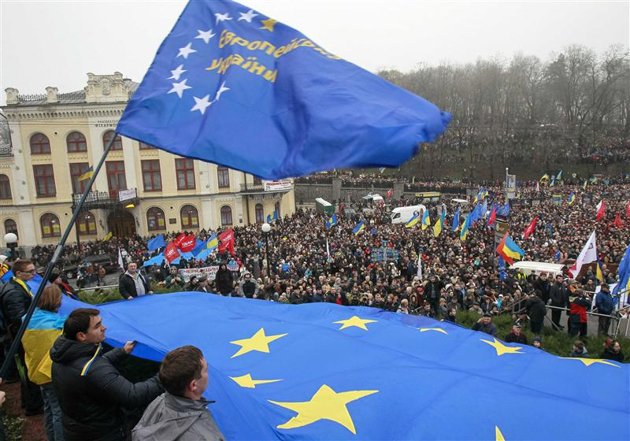Manifestation à Kiev contre l’arrêt des négociations avec l’UE