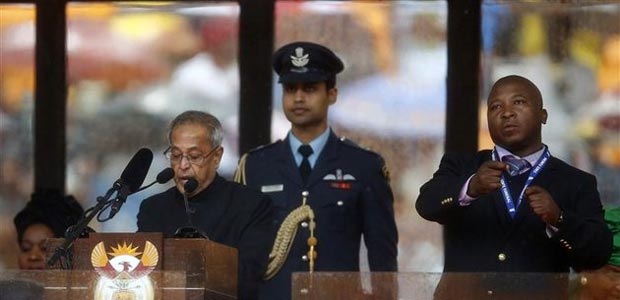 Le "signeur" de l'hommage à Mandela dit avoir entendu des voix