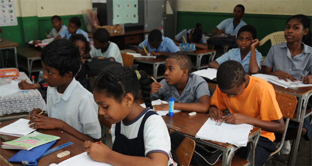 Allocations pour les Resit Exams du CPE: Enseignants et maîtres d’école mécontents