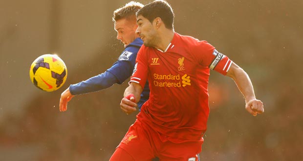 Premier League : Suarez propulse les Reds en tête du classement