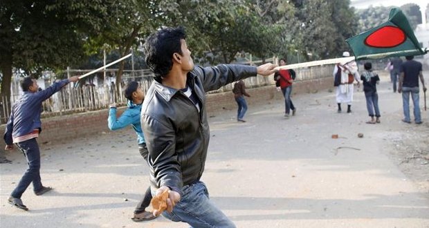 Heurts lors de manifestations contre les élections au Bangladesh