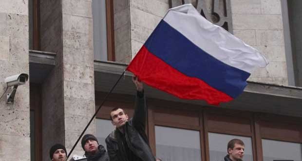 Le drapeau russe flotte de nouveau sur Donetsk