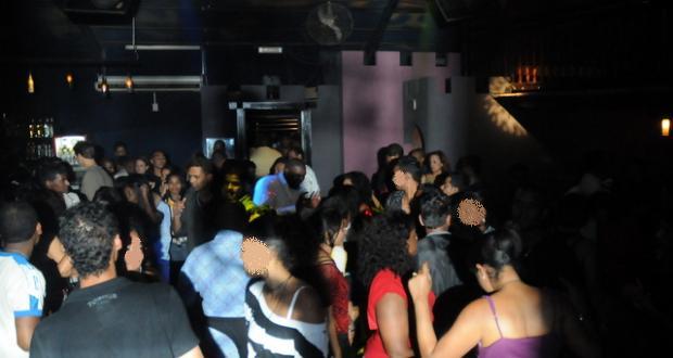 Des photos de mineurs en discothèque font polémique sur Facebook