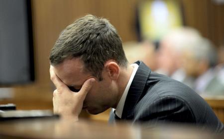 Compte rendu d'autopsie devant un Oscar Pistorius en pleurs