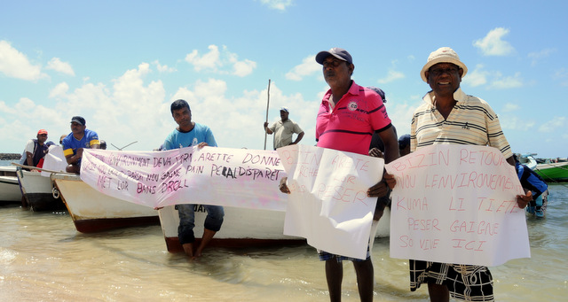Accaparement des plages : le syndicat des pêcheurs réclame un rapport de l’hôtel Azuri