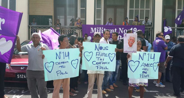 Comité central des Mauves: les partisans mobilisés pour soutenir leur leader