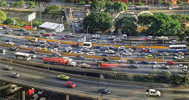 Le Venezuela recycle ses voitures pour construire des logements