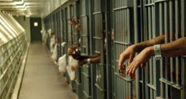 Chine : Dix ans de prison pour avoir fourni des secrets militaires