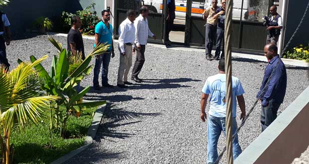 Fusillade de St-Pierre: les suspects Saurty et Sansfaçon sur le lieu du crime