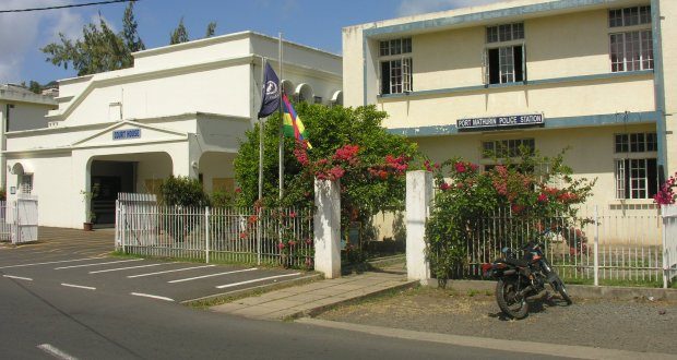Enfant «étranglé» à l’école de Terre-Rouge: le calme règne à nouveau
