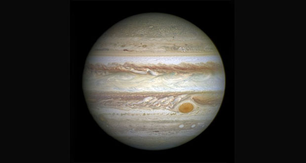 La grande tache rouge de Jupiter rétrécit, montre Hubble