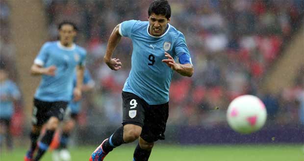 Uruguay : Suarez opéré du genou mais pourrait participer au Mondial