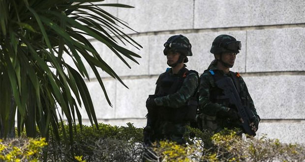 L'armée thaïlandaise prend le pouvoir après six mois de troubles