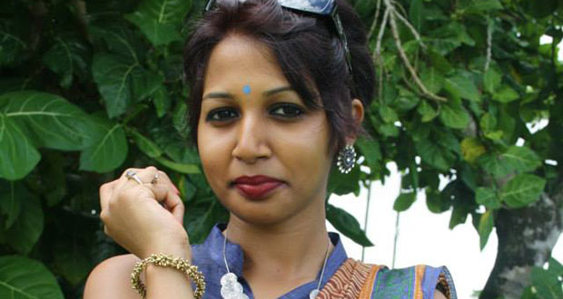 Varsha Khadoo, hôtesse de l'air épanouie à Dubayy