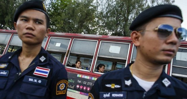 Les forces thaïlandaises dans la rue pour prévenir les manifestations