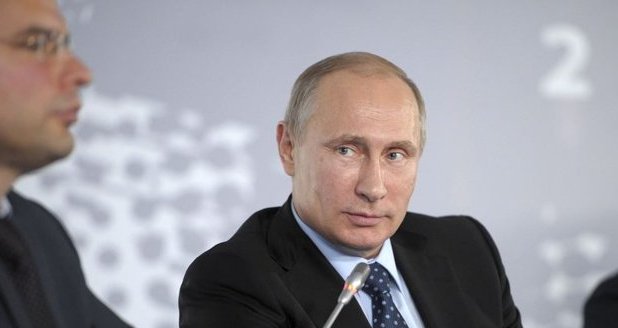 Poutine se défend de restreindre la liberté sur internet