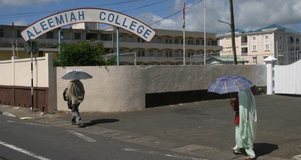 Licenciement «arbitraire»: l’ex-enseignante d’Aleemiah intègre un autre collège