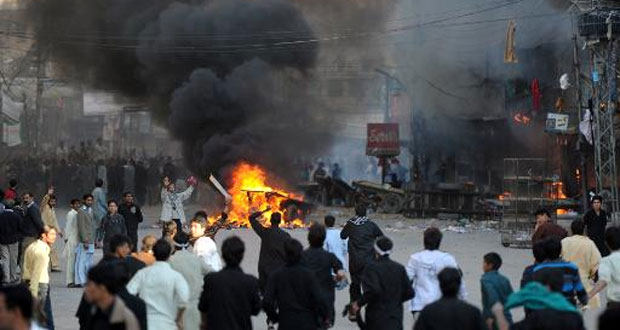 Heurts au Pakistan entre police et fidèles d'un chef religieux