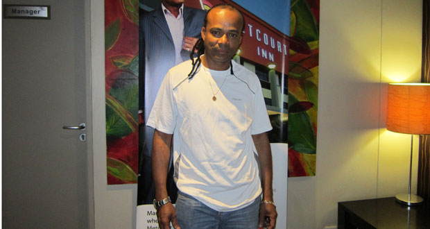 Bernardo Maillard, formateur de tailleurs de diamant au Botswana