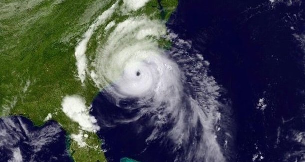L'ouragan Arthur atteint les côtes de Caroline du Nord