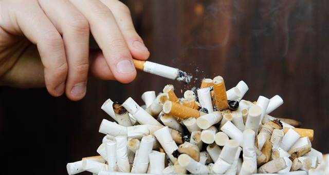 Etats-Unis: un fabricant de cigarettes condamné à payer $23 mds à la veuve d'un fumeur
