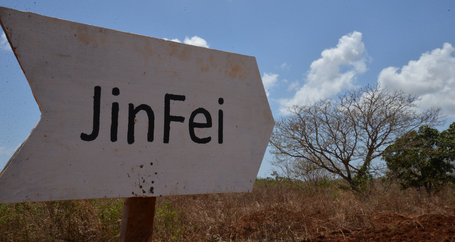 En voiture à Jin Fei: un couple agressé par deux malfrats