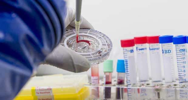 Trois médecins africains reçoivent un traitement contre Ebola