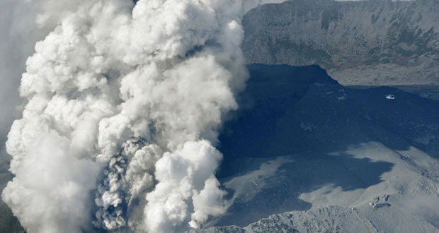 Éruption volcanique au Japon, des blessés et des avions déroutés