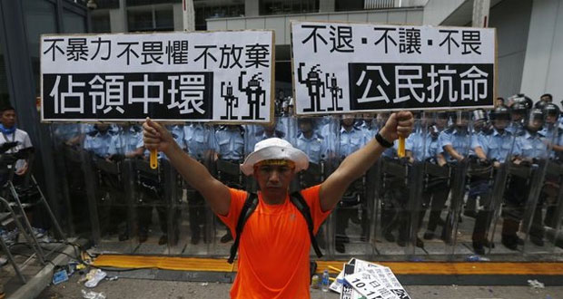 Heurts entre police et étudiants à Hong Kong