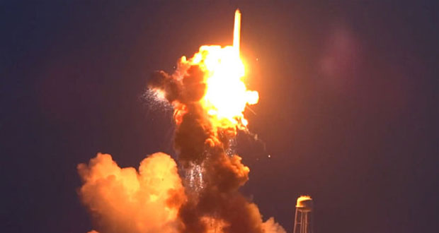 Une fusée Antares explose peu après son décollage