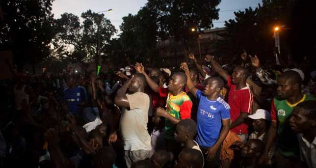 Confusion au Burkina Faso après la démission de Compaoré