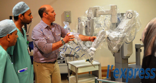  Santé: un robot qui révolutionne la chirurgie désormais disponible à Maurice
