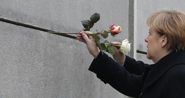 La chute du Mur sans violence, un "miracle" pour Angela Merkel
