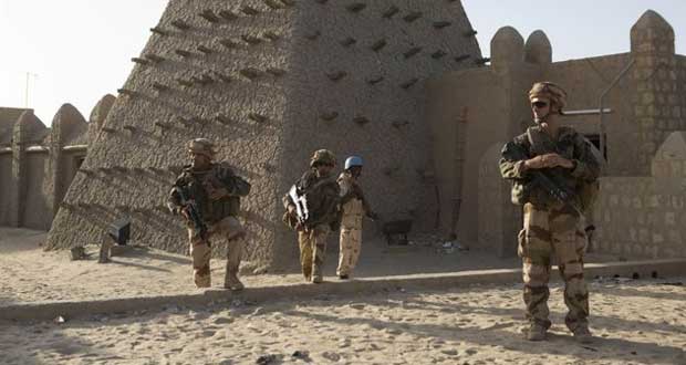 Au Mali, l'armée française traque les islamistes puits par puits