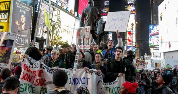 Ferguson sous surveillance, manifestations à travers les USA