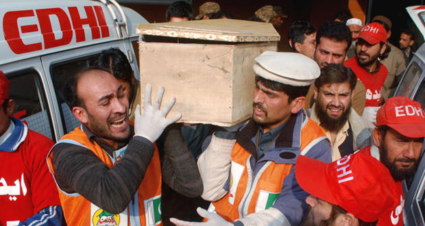 Massacre dans une école pakistanaise attaquée par les taliban