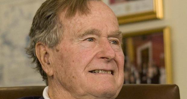 George H.W. Bush, 90 ans, hospitalisé à Houston