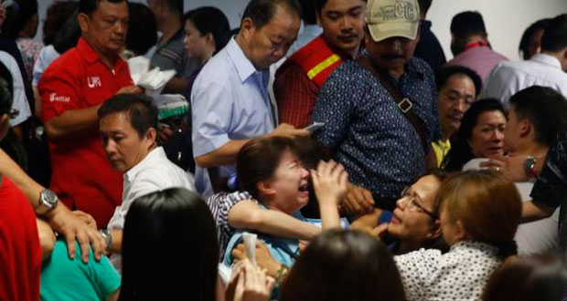 Des corps et des débris du vol d'AirAsia retrouvés en mer