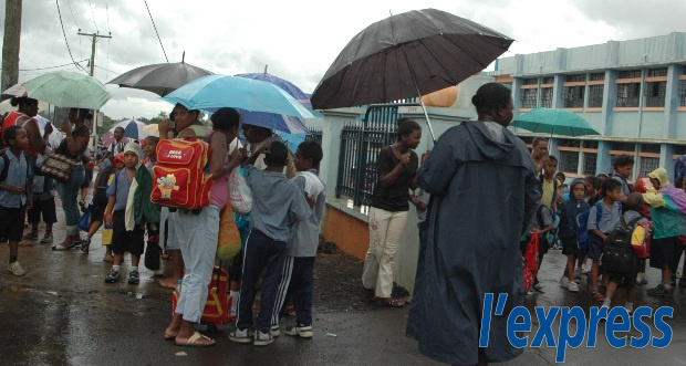 Levée de l’alerte cyclonique à Maurice: les écoles rouvertes jeudi