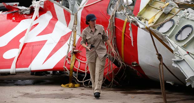 La famille du co-pilote du vol Air Asia veut un juge d'instruction