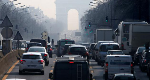La maire de Paris veut bannir autocars et camions polluants