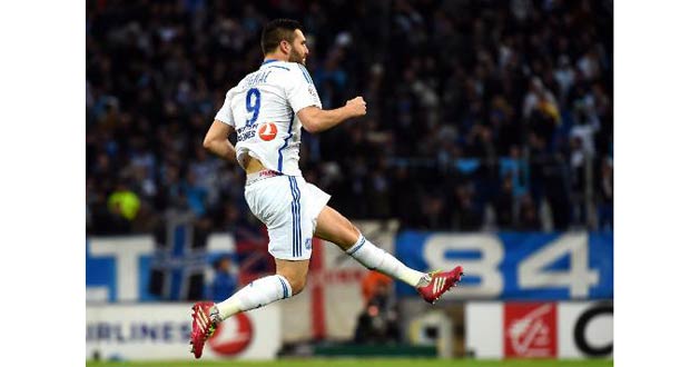 Ligue 1: Marseille se joint à Paris pour presser Lyon