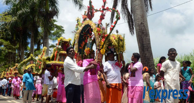 En images: les célébrations du Thaipoosam Cavadee